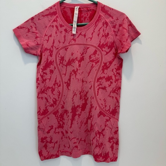 Lululemon Swiftly Tech Short Sleeve Crew
Heathered Bon Bon size 8 - Picture 2 of 8